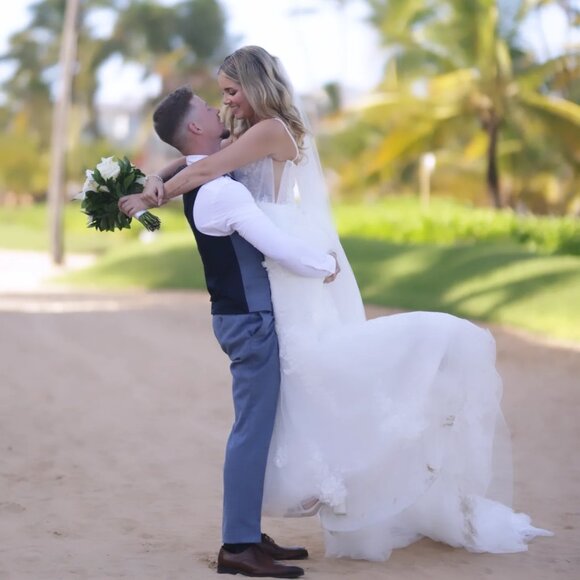 Essence of Australia Wedding Dress - Picture 2 of 5